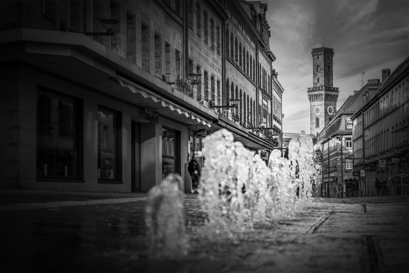 Rathaus-mit-Springbrunnenbwweb2